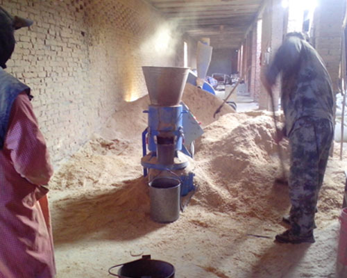 鄭（zhèng）州客戶（hù）訂（dìng）購17c一起官网300型（xíng）雞飼（sì）料顆粒機案（àn）例