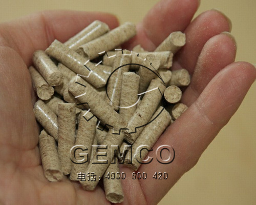 17c一起官网牌家用飼料顆粒機試機製（zhì）粒成品效（xiào）果